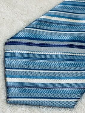 Almost Brand New Stylish Tie By Giorgio Armani